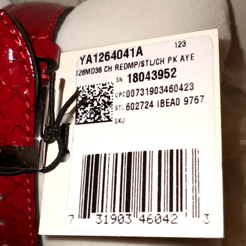 Gucci Red Patent Leather Band Watch - Picture 7 of 13